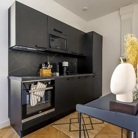 Apartment Charming 2 Refurbished Super Center 205a